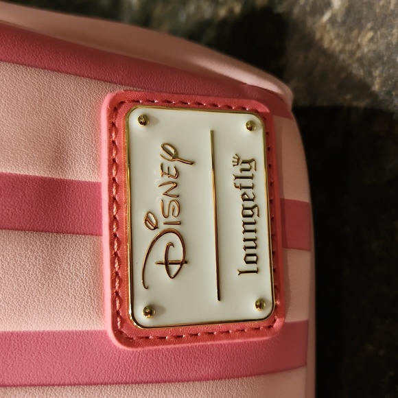 NWT Disney Loungefly Aristocats Marie sweet Cupcake mini backpack 🧁 SO CUTE 😍